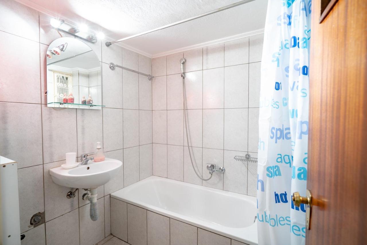Ampelokipi Metro St. 2 Bedrooms 6 Pers. Apartment Atenas Exterior foto